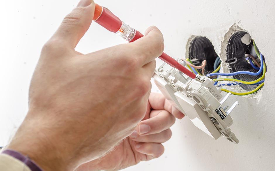 électricien dans le bâtiment Breteuil